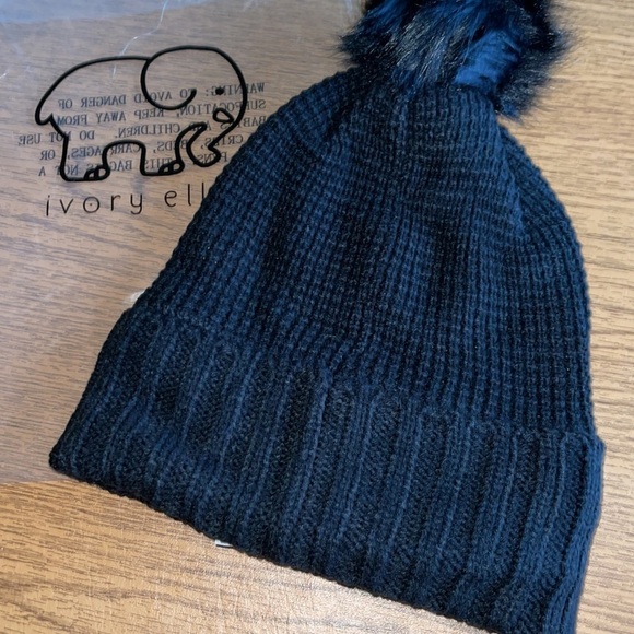 Ivory Ella Pom Pom hat • color: GREY only - Picture 7 of 7